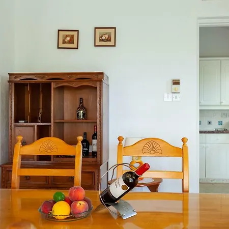 Perla Coral Bay Villa *