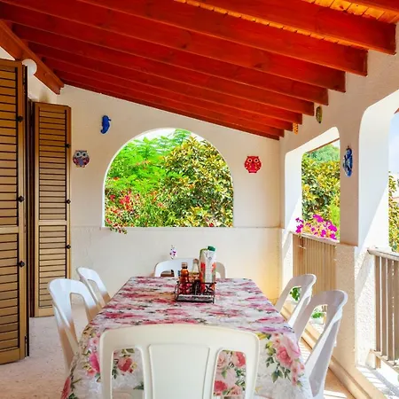 Perla Coral Bay Villa Peyia