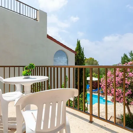 Perla Coral Bay Villa